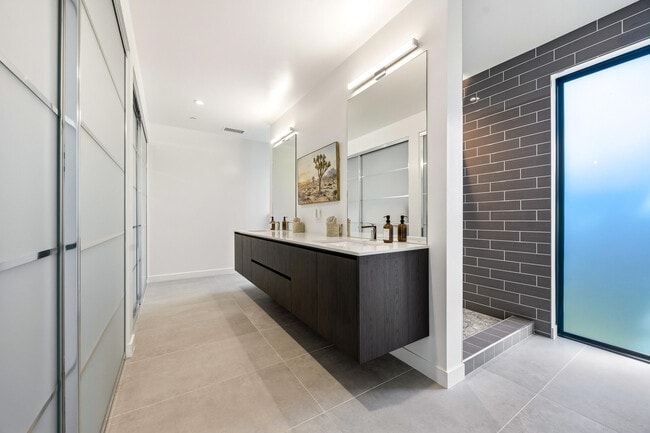 Building Photo - 57880 Salida del Sol