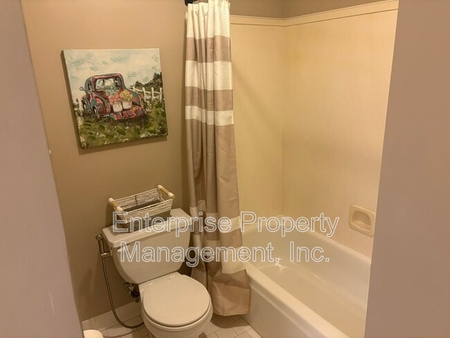 Building Photo - 6894 Hedgewood Ln