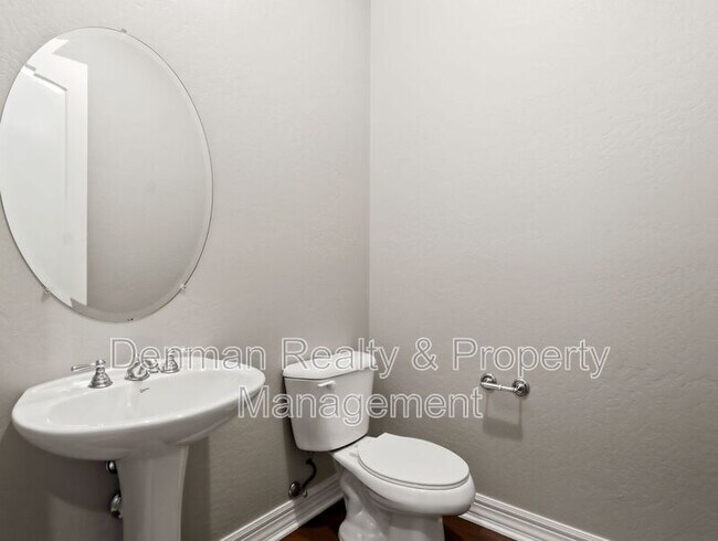 Building Photo - 3146 E Coconino Dr