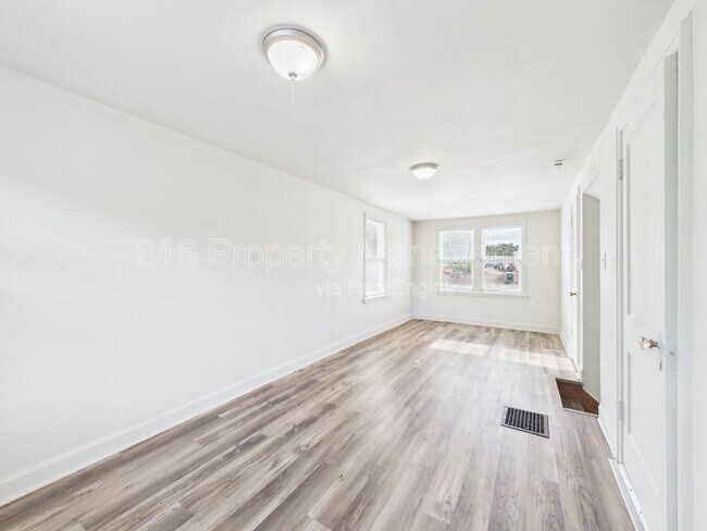 Building Photo - 5100 Brooklyn Ave