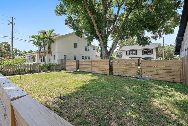 Building Photo - 2810 2nd Ave S