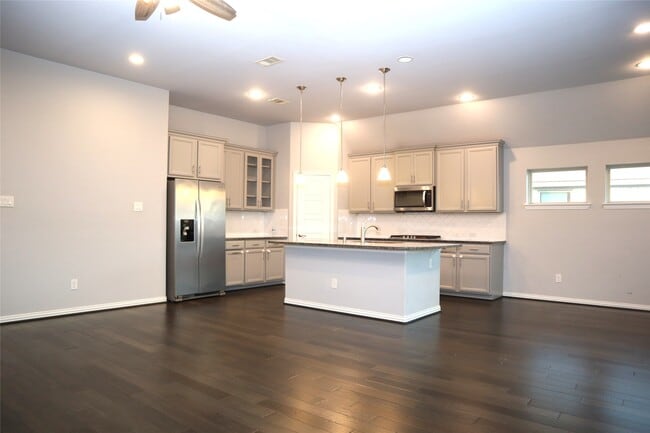 Building Photo - 4553 New Country Dr