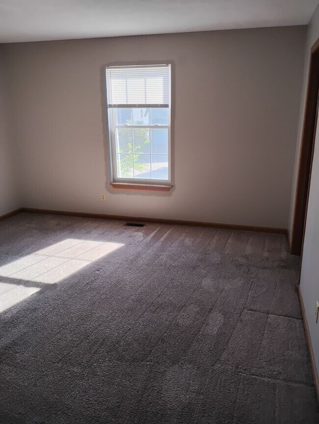 Building Photo - 3928 Ledyard St