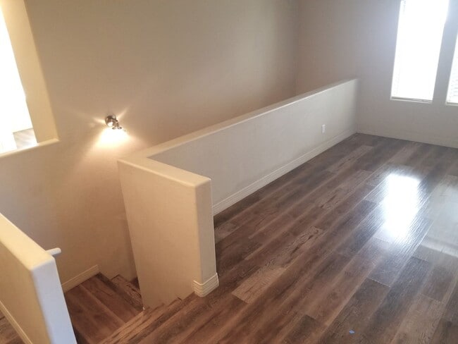 Building Photo - Beautiful, Pet Friendly, Multi-level, 2110 sqft, Luxury Townhouse w/A/C! 3 Bed, 2.5 Bath, + Loft ...