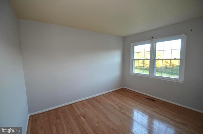 Building Photo - 5748 Lakeside Oak Ln