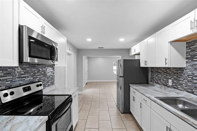 Building Photo - 308 38th St S