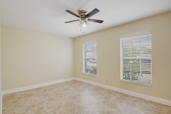 Building Photo - 459 Franconia Cir