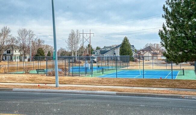 Building Photo - 3B/3B in The Shores with Finished Basement and 2 Car Garage!