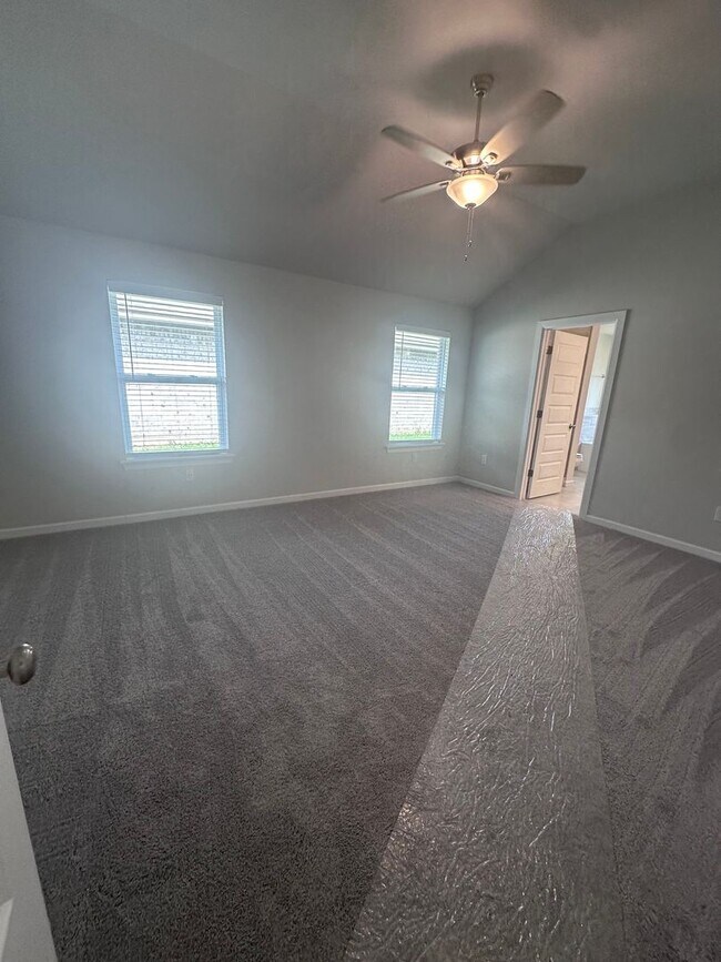 Building Photo - FIRST MONTH FREE - NEW NEW NEW!