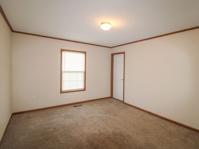 Building Photo - 130 Meadows Ln