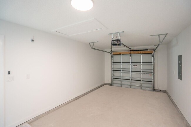 Building Photo - 816 W 9th St