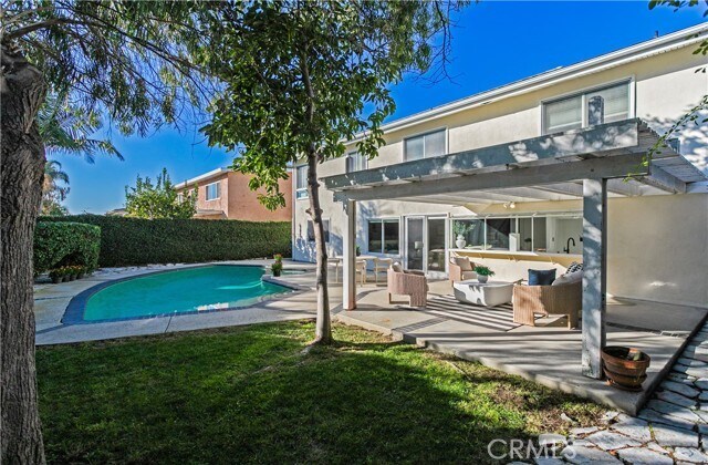Building Photo - 9882 Kings Canyon Dr