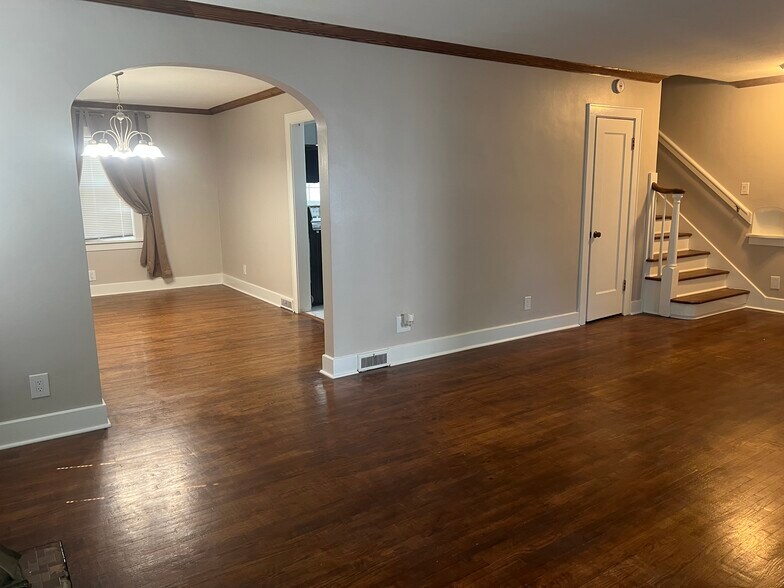 Building Photo - 1347 W Sunset Ave