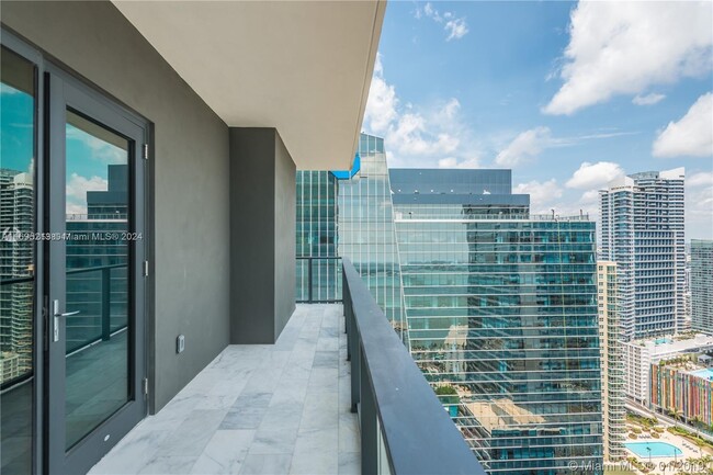 Building Photo - 1451 Brickell Ave