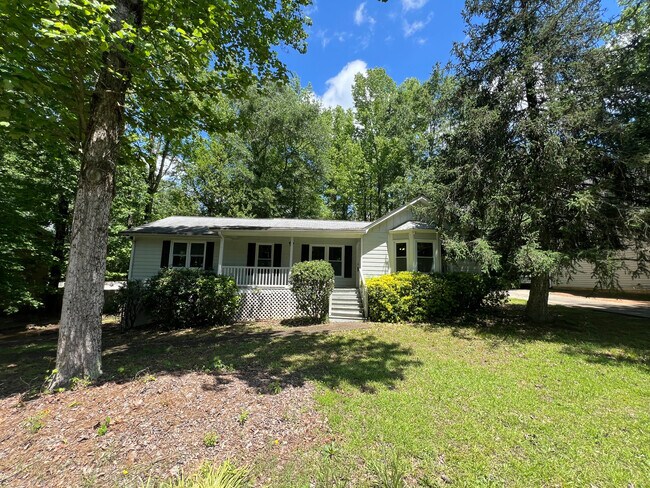 Building Photo - Room in House on Hillboro Cir SW
