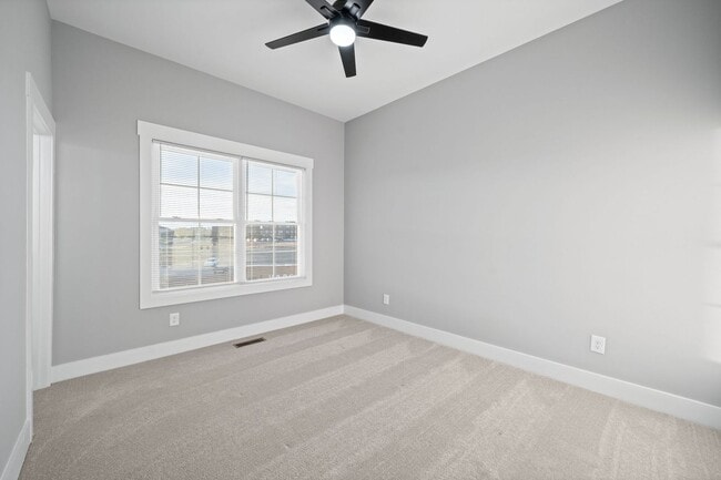 Building Photo - Gorgeous 3 Story 4 Bedroom Pet Friendly Home For Rent!