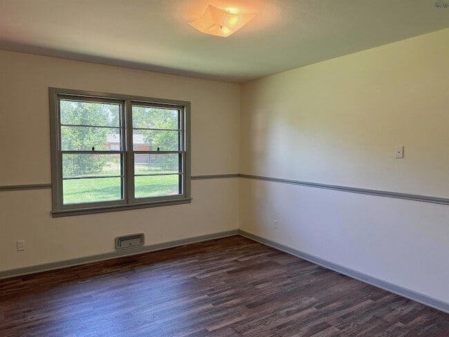 Building Photo - 4115 Rivercrest Dr
