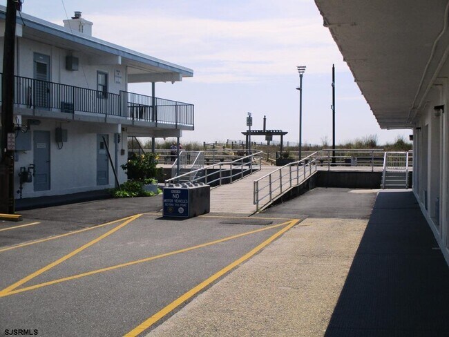 Building Photo - 3501 Boardwalk