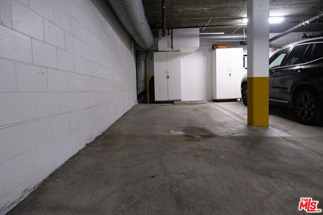 Building Photo - 842 11th St