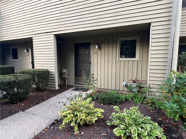 Building Photo - 31 Hillside Ave