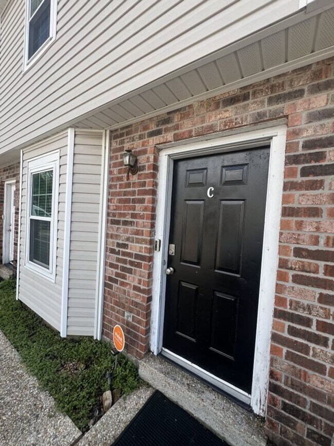 Building Photo - $500 OFF 1st MONTHS RENT!  Beautiful 2 Bed...