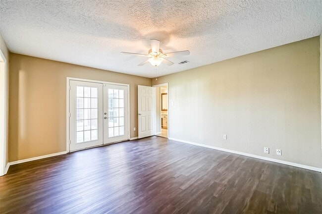 Building Photo - 1309 Oak Hollow Dr