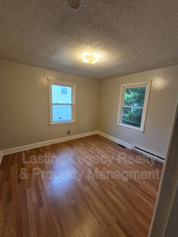 Building Photo - 1423 Marne St