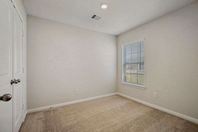 Building Photo - 7506 Thrips Ln