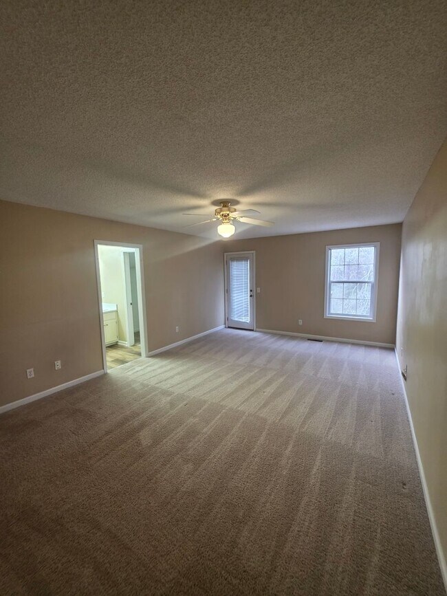 Building Photo - 203 Woodrun Dr