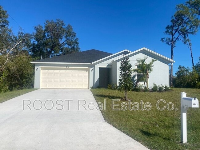 Building Photo - 1541 Newport St SE