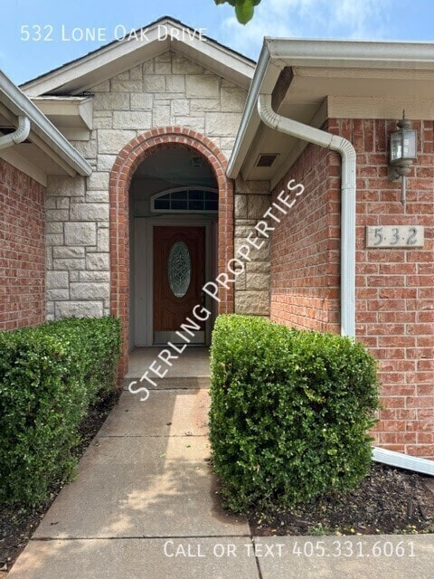 Building Photo - 532 Lone Oak Dr