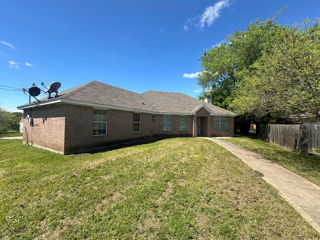 Building Photo - Wonderful 3-Bedroom Dallas Home For Rent!!
