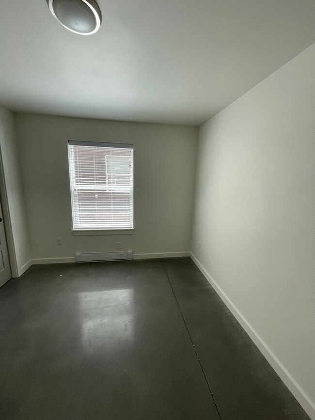Building Photo - 1525 Windrow Dr