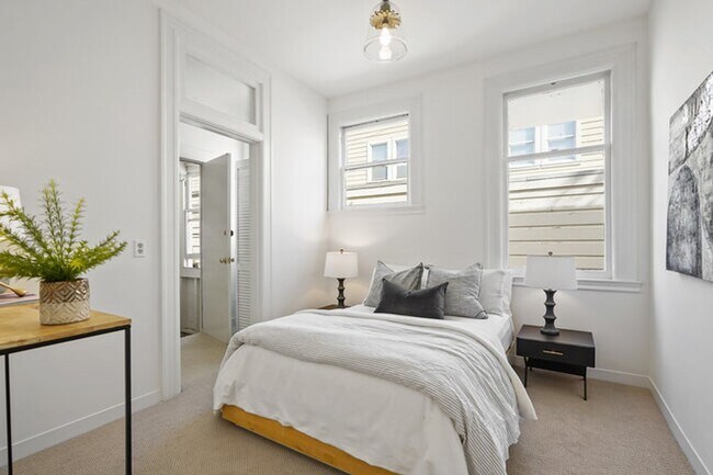 Building Photo - Gorgeous 4BR/2.5BA Nob Hill Home with Shar...
