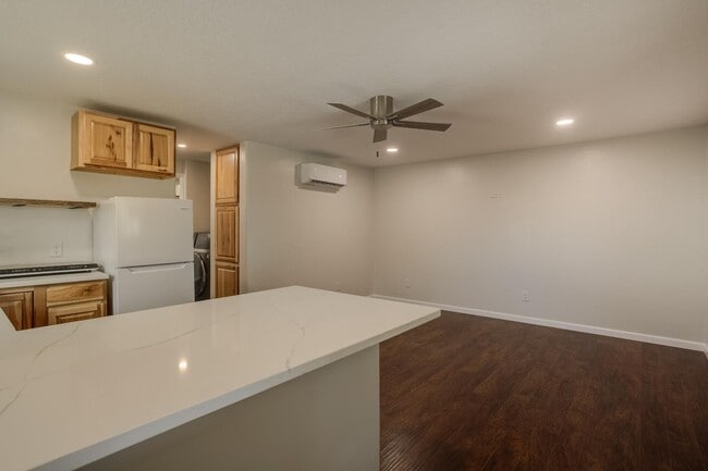 Building Photo - 501 El Paraiso Rd NW