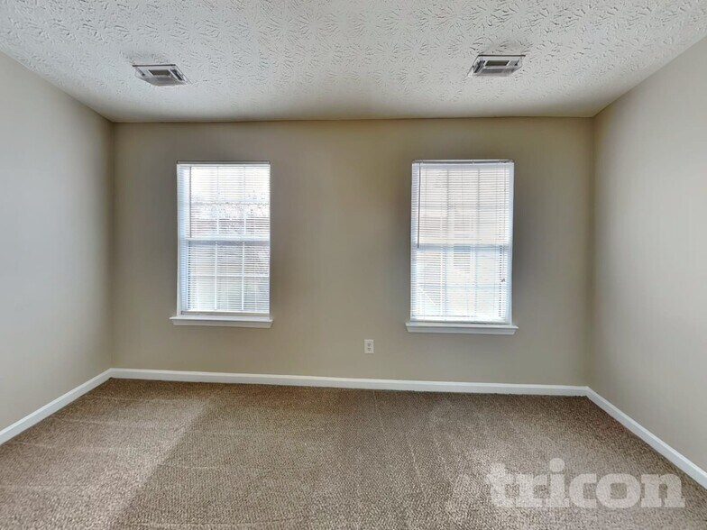 Building Photo - 213 Forrest Dr