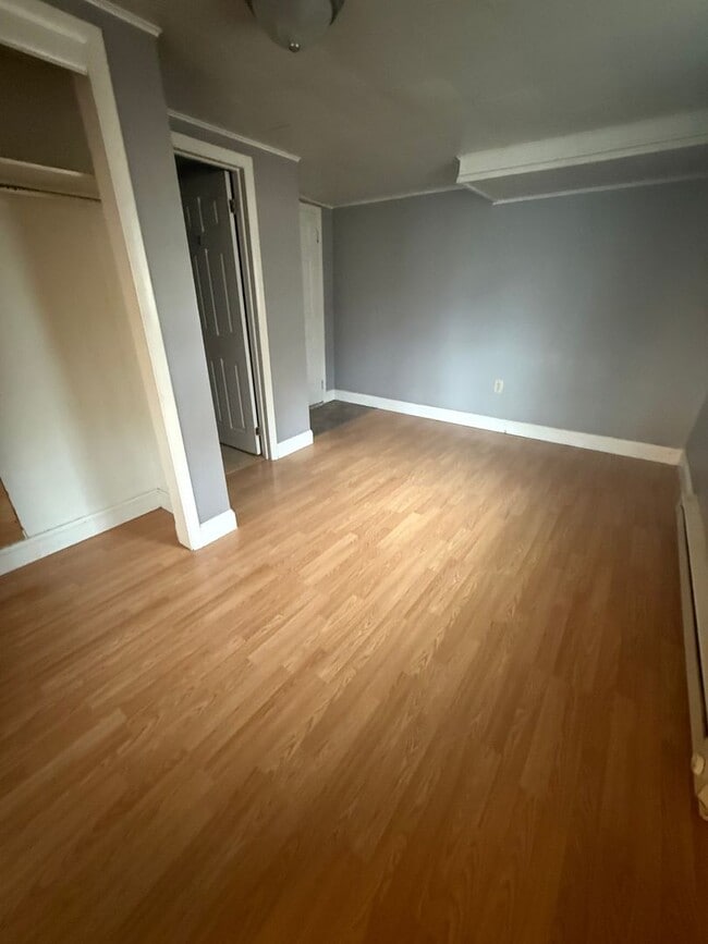 Building Photo - 3185 Spring Rd