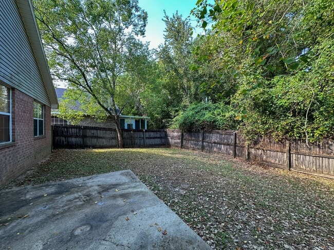 Building Photo - Updated 3 bedroom 2 bath brick home located in the Cottages at Marcus Lake!