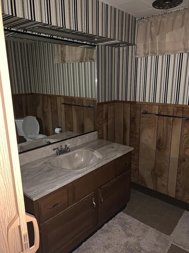 Building Photo - 3137 Belmont Ave