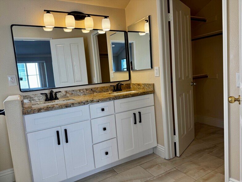 Building Photo - 159 Trellis Ln