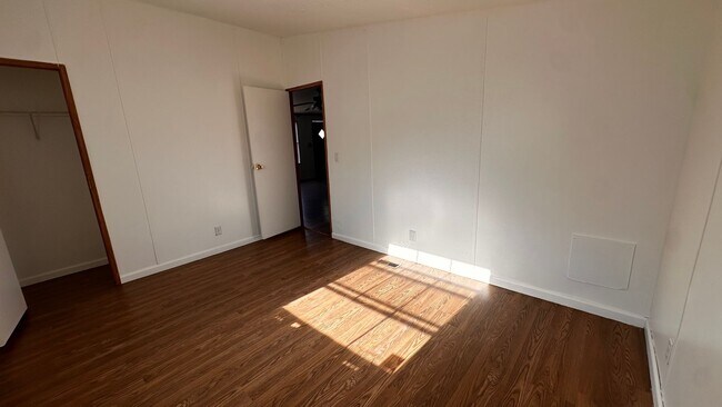 Building Photo - 3 bed 2 bath Mobile Home located in the he...