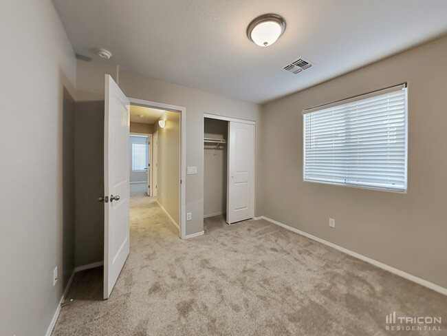 Building Photo - 1502 E Mayfield Dr