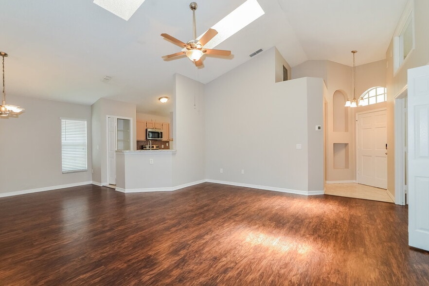 Building Photo - 996 Maple Ct