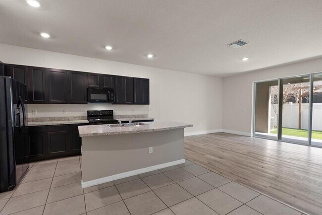 Building Photo - 424 Newmont Cir