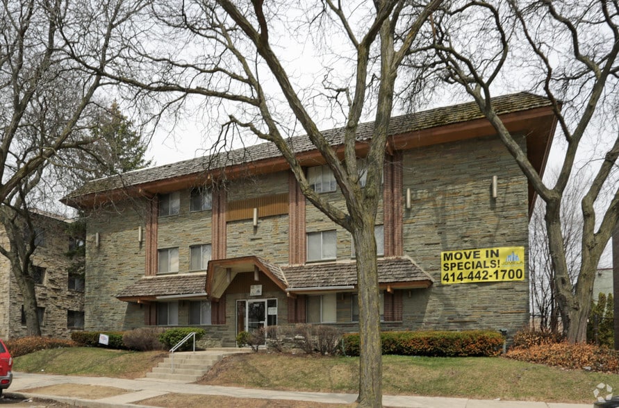 Primary Photo - 2920 W Highland Blvd