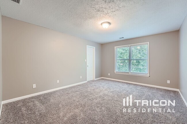 Building Photo - 3020 Royal Creek Way SW