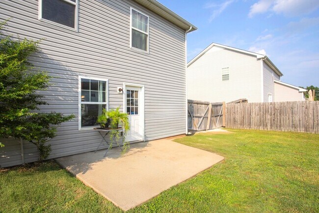 Building Photo - 733 Hollandale Rd