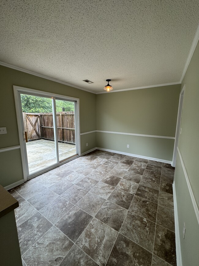 Building Photo - 2345 Vineyard Dr