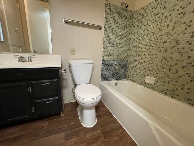 Building Photo - Studio in the Heart of Phoenix!