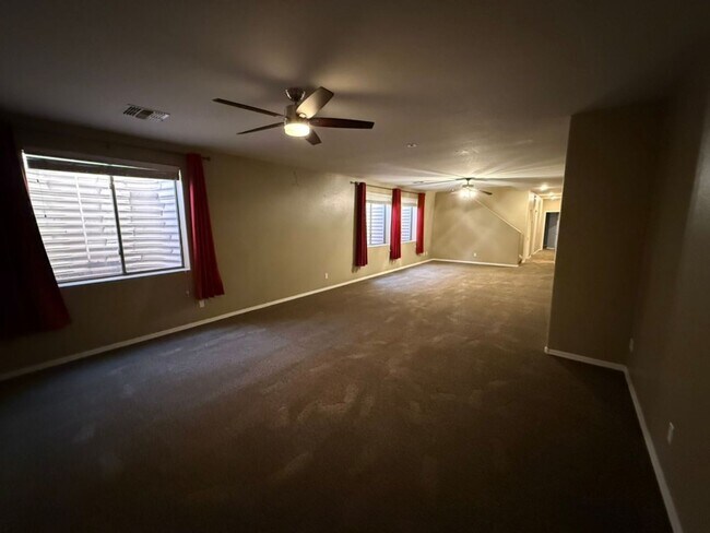 Building Photo - Beautiful 6 Bedroom - 4 Bath w/Private Poo...